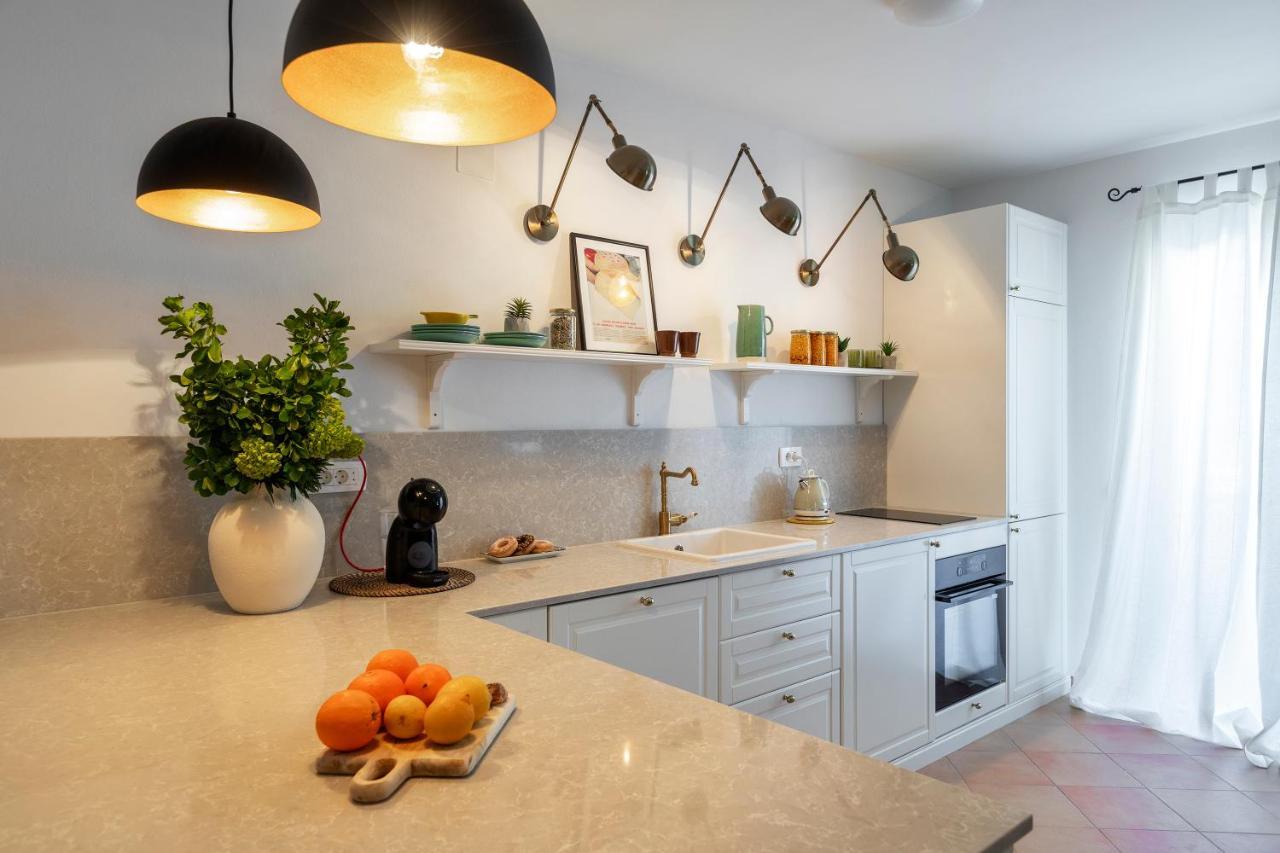 Apartman Luri Sutivan Eksteriør bilde