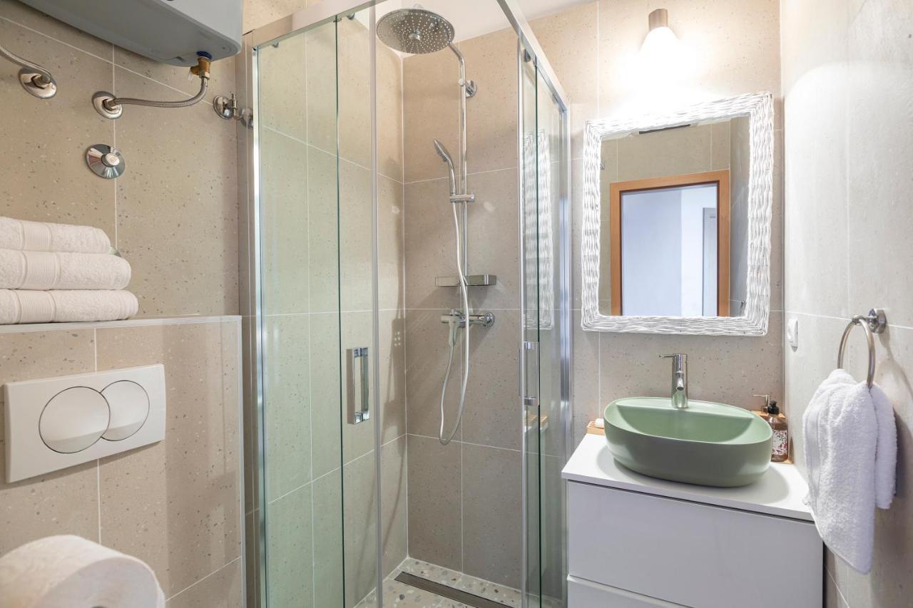 Apartman Luri Sutivan Eksteriør bilde