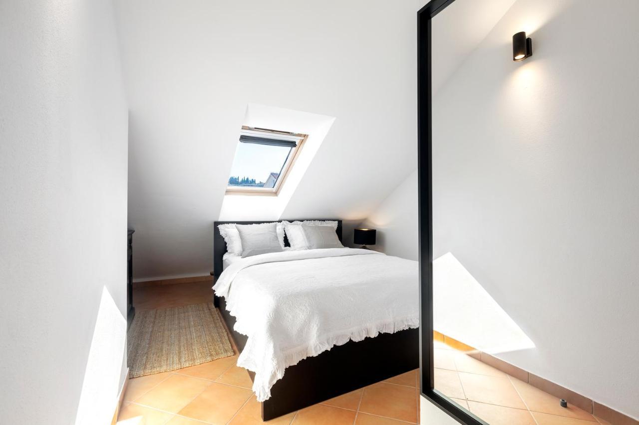 Apartman Luri Sutivan Eksteriør bilde