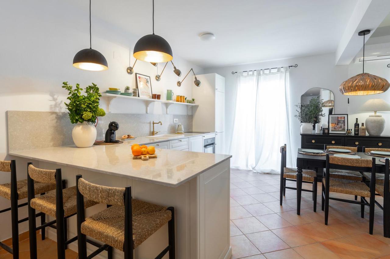 Apartman Luri Sutivan Eksteriør bilde